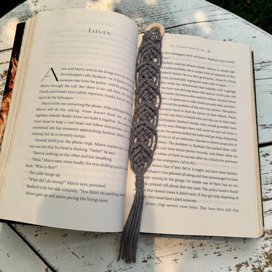 Sparrow Tail - Macrame Bookmark